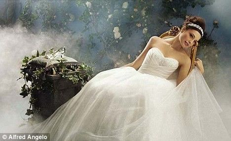 Twilight 4 : R?�v?�lation, la robe de mari?�e de Bella